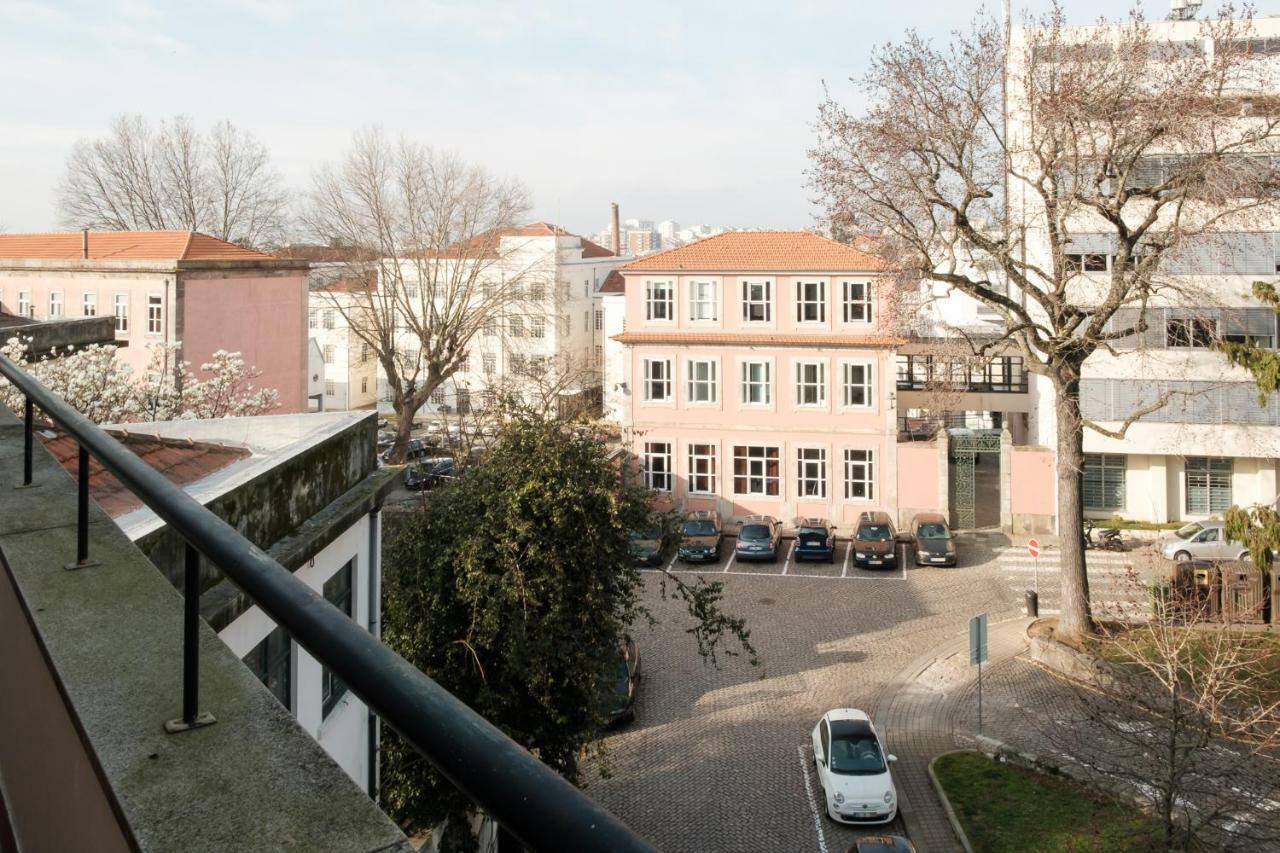 Apartment With Balcony In The Square Porto Exterior foto